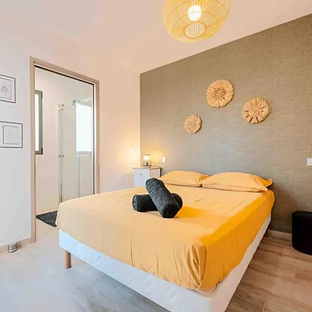 Maison Recente, Plages Et Commerces A Pied Дом отдыха *