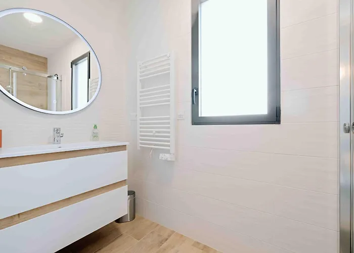 בית נופש Maison Recente, Plages Et Commerces A Pied ז'ולוביל-לה-פאן